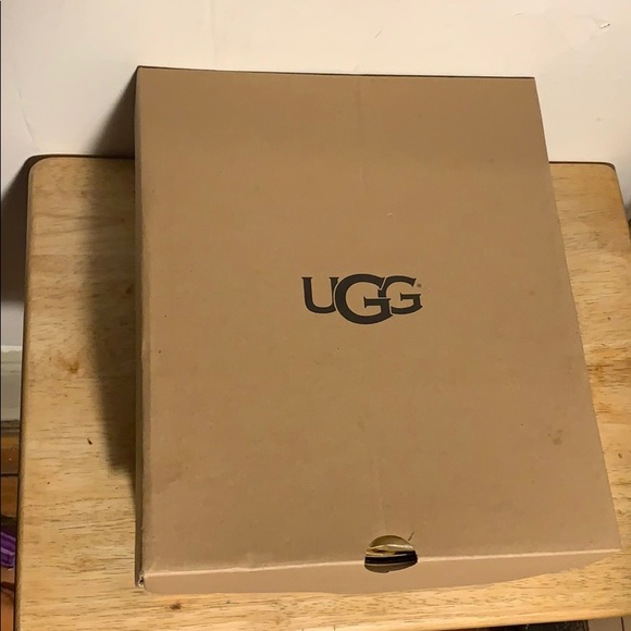 Uggs - Picture 2 of 8
